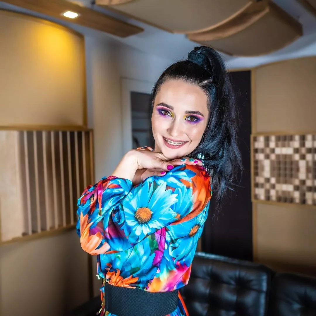 Wyjątkowa sesja gwiazdy disco polo - Emilii z Daj To Głośniej! Pojawiła się też bardzo ważna informacja!
